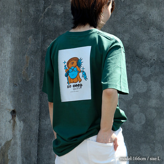 Gotch × SO GOOD × daisketch コラボTシャツ（背面イラスト ver）（アイビーグリーン）