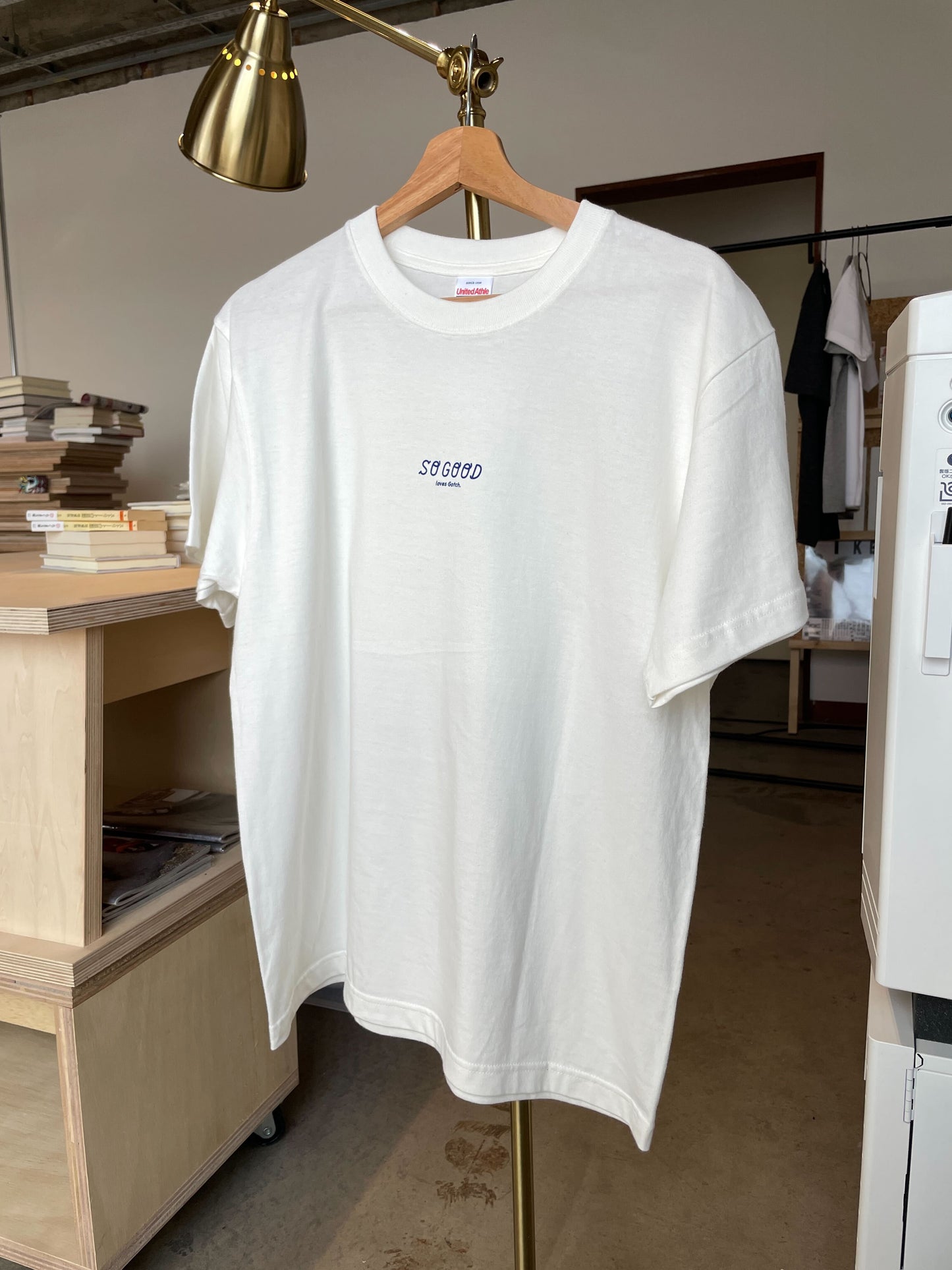 Gotch × SO GOOD × daisketch コラボTシャツ（背面イラスト ver）（バニラホワイト）