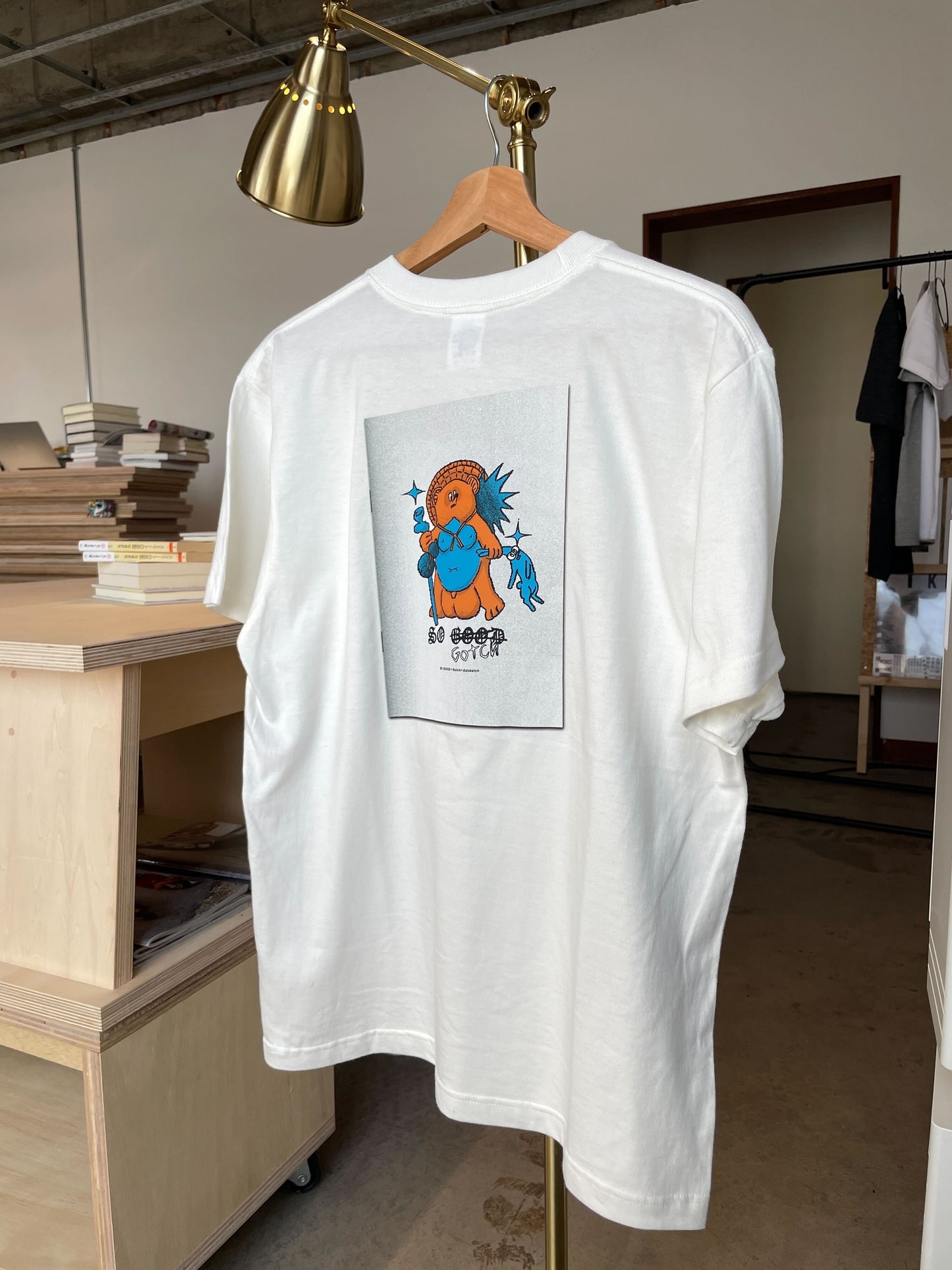 Gotch × SO GOOD × daisketch コラボTシャツ（背面イラスト ver）（バニラホワイト）