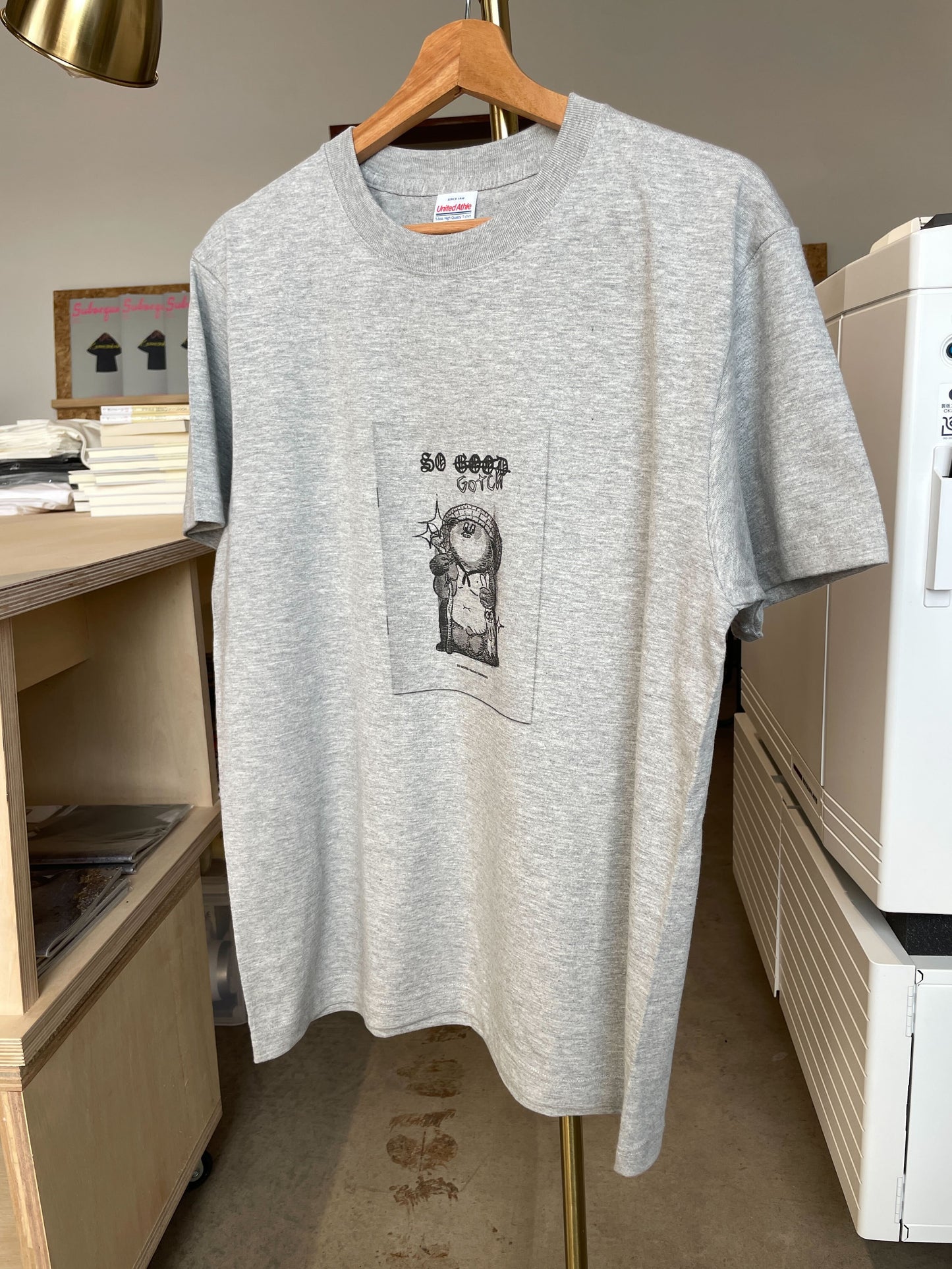 Gotch × SO GOOD × daisketch コラボTシャツ（前面イラスト ver）（ミックスグレー)