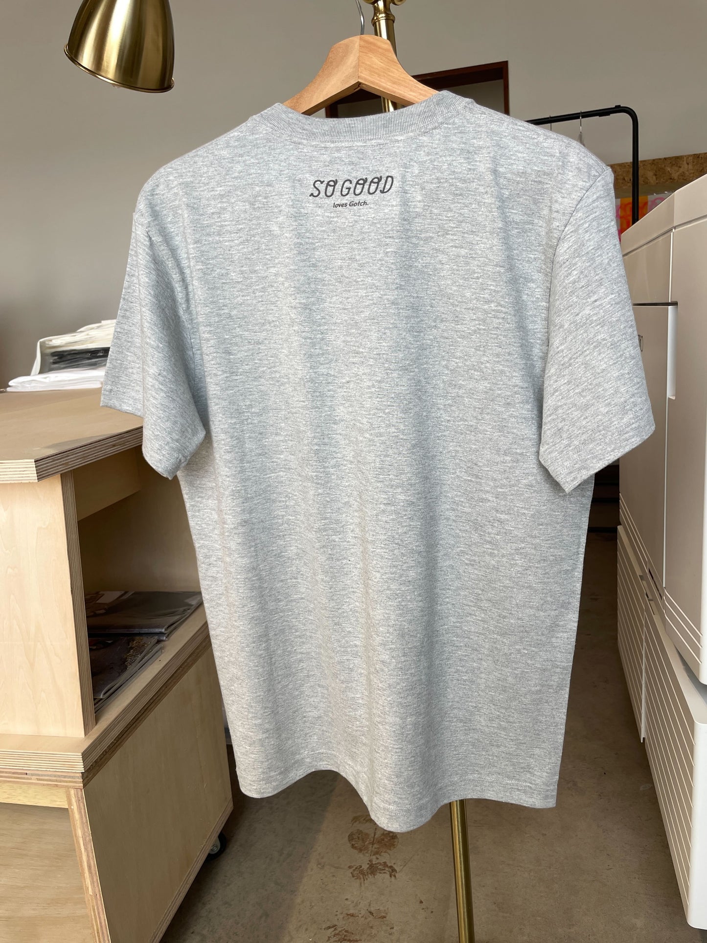 Gotch × SO GOOD × daisketch コラボTシャツ（前面イラスト ver）（ミックスグレー)